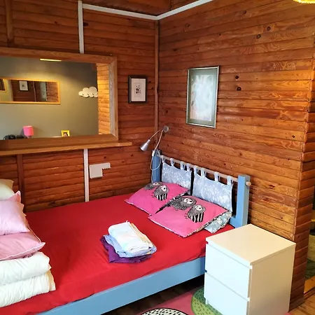 7 Guest house *