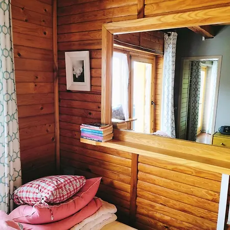 7 Guest house *